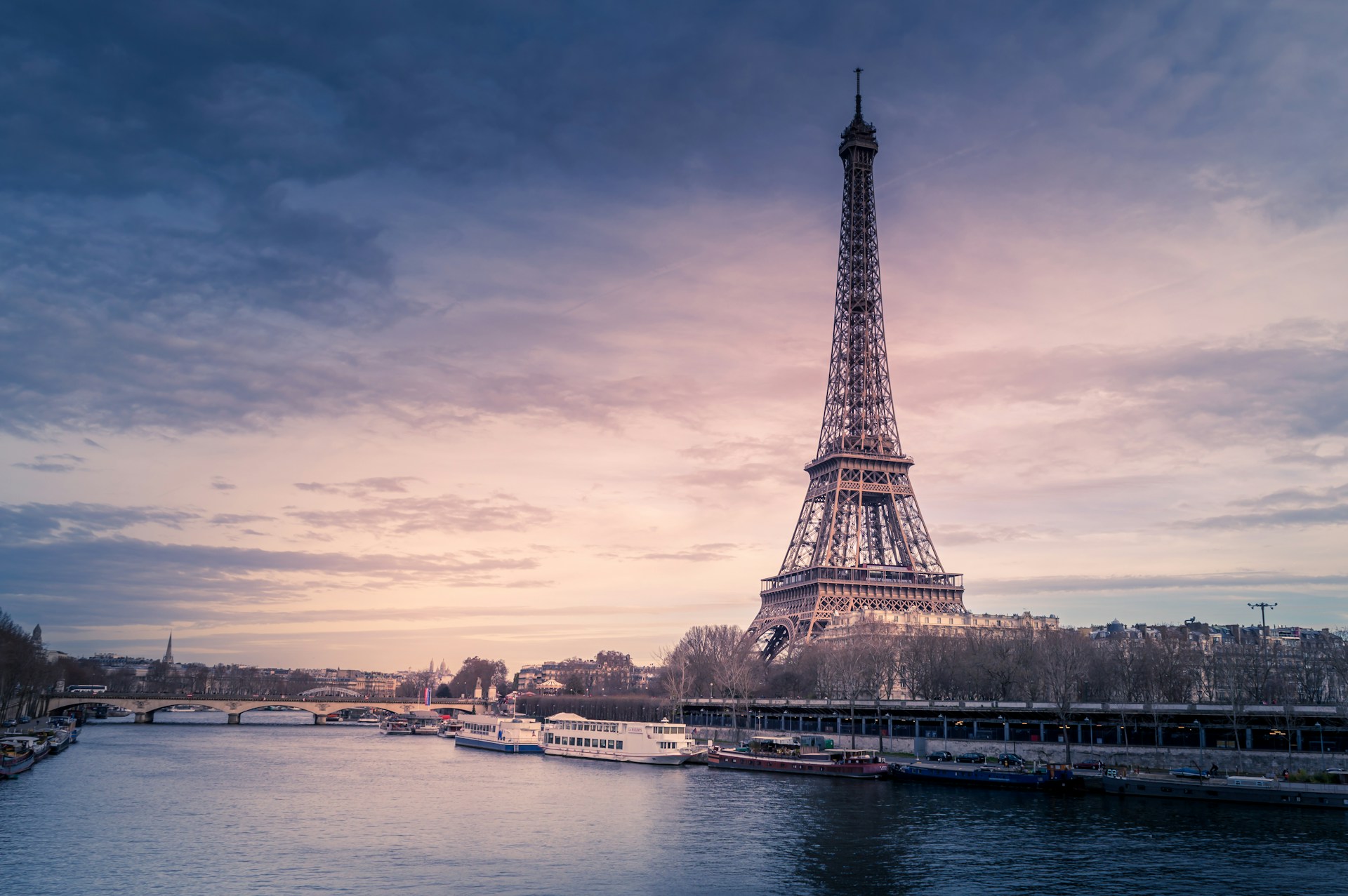 Torre Eiffel y Atardecer en París